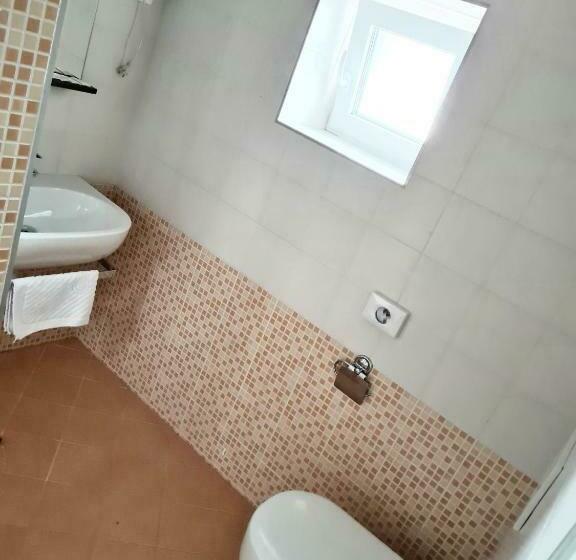 اتاق خانوادگی, Azurs Ljubljana