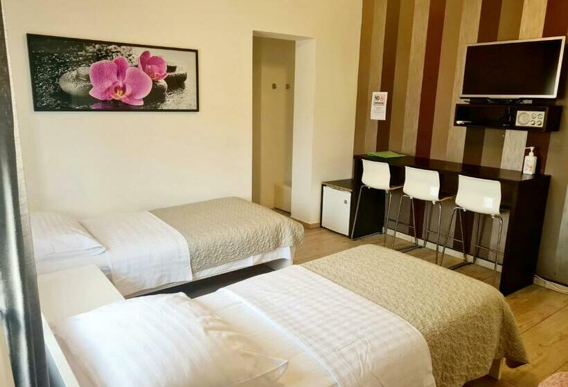 اتاق خانوادگی, Azurs Ljubljana