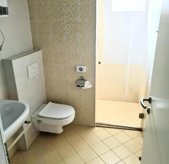 اتاق استاندارد, Azurs Ljubljana