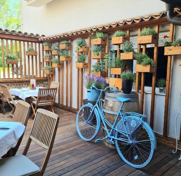 اتاق استاندارد سه نفره, Azurs Ljubljana