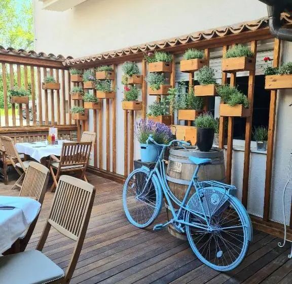 اتاق استاندارد سه نفره, Azurs Ljubljana