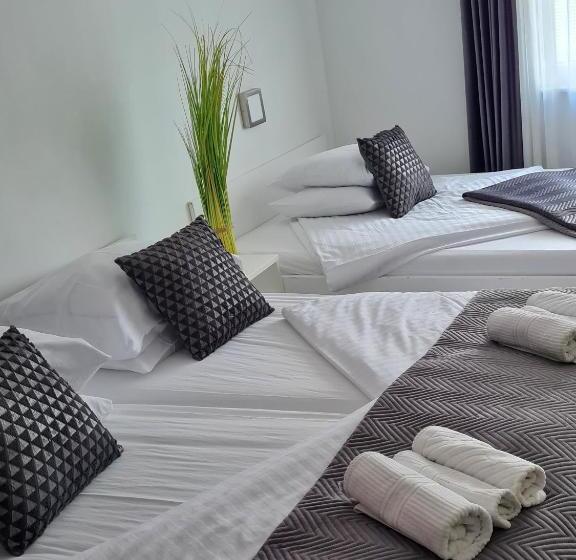 استودیو کامفورت, Azurs Ljubljana