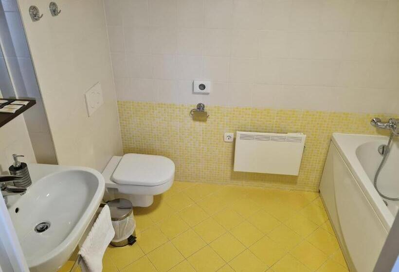 استودیو کامفورت, Azurs Ljubljana