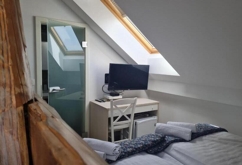 اتاق اکونومی, Azurs Ljubljana