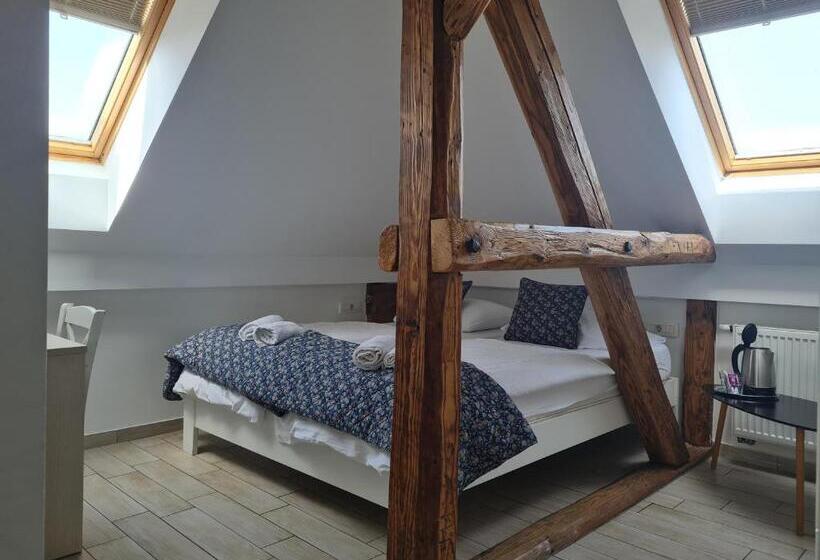 اتاق اکونومی, Azurs Ljubljana