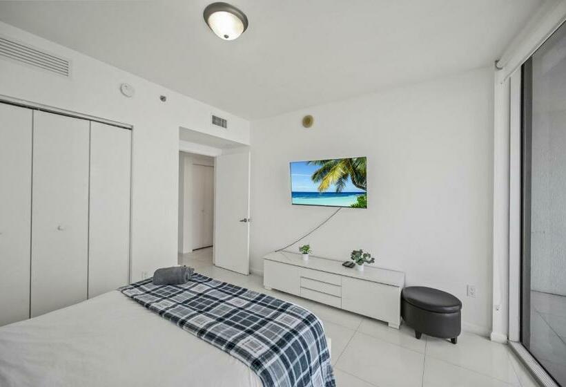 شقة غرفة واحدة مطلة على حمام السباحة, W Icon Brickell  Luxury 2br Highrise Corner Condo