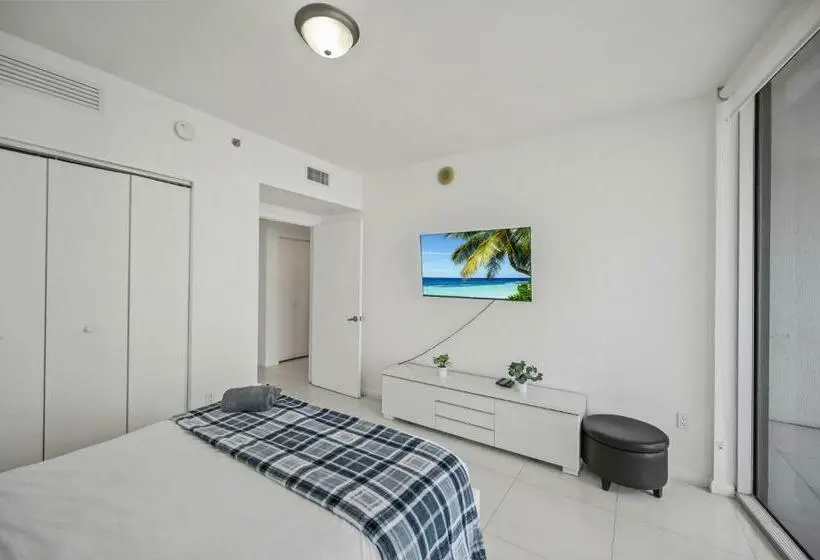 آپارتمان 1 خوابه با چشم‌انداز استخر, W Icon Brickell  Luxury 2br Highrise Corner Condo