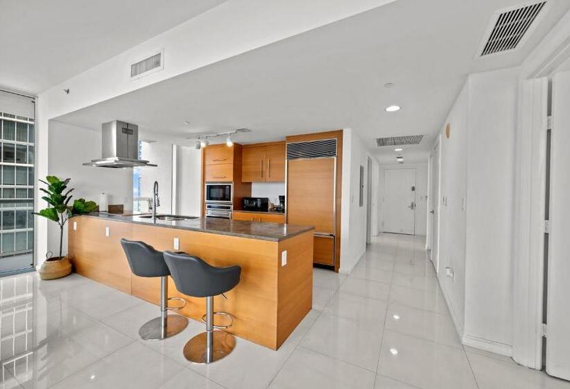 شقة غرفة واحدة مطلة على حمام السباحة, W Icon Brickell  Luxury 2br Highrise Corner Condo