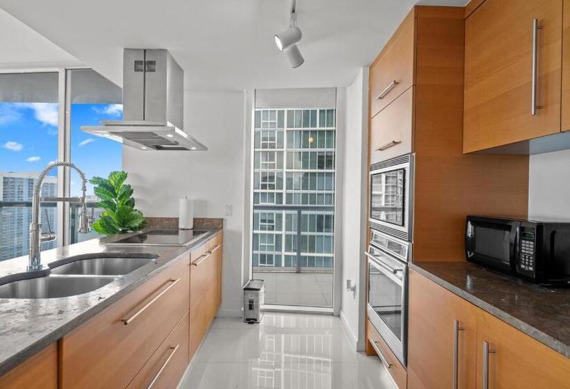 شقة غرفة واحدة مطلة على حمام السباحة, W Icon Brickell  Luxury 2br Highrise Corner Condo
