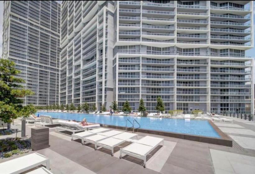 شقة غرفة واحدة مطلة على حمام السباحة, W Icon Brickell  Luxury 2br Highrise Corner Condo