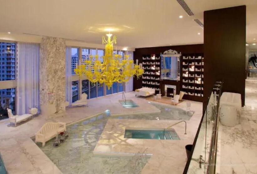 شقة غرفة واحدة مطلة على حمام السباحة, W Icon Brickell  Luxury 2br Highrise Corner Condo
