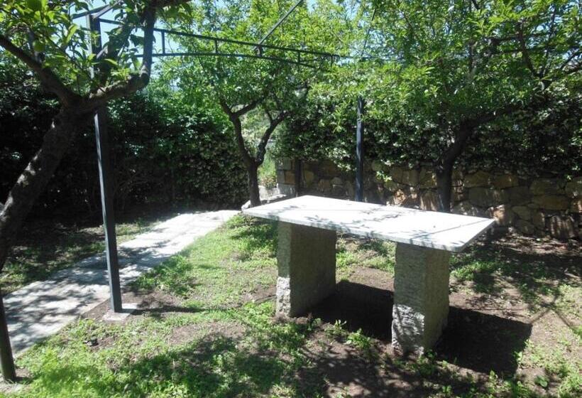 بانگلوی استاندارد, B&b Pettirosso Garden