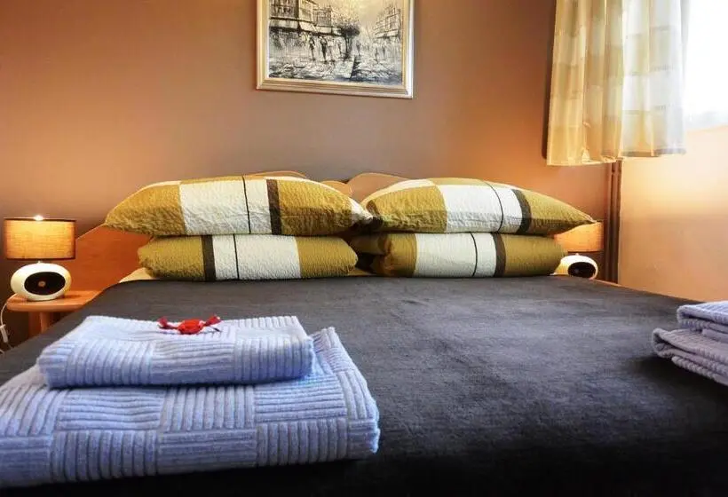 Quarto Standard Banheira Exterior, Pension Arabela