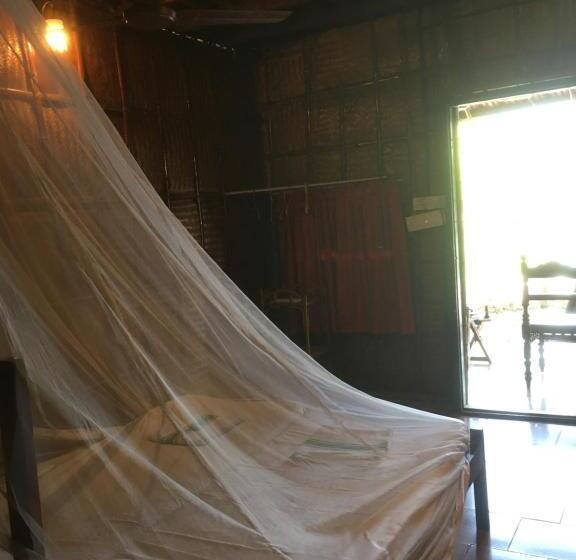 Хижина, Malayalam Lake Resort