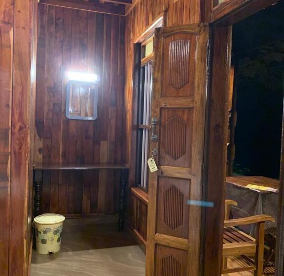 Номер Стандарт Вид на Озеро, Malayalam Lake Resort