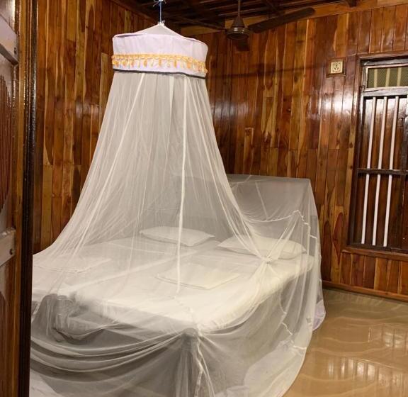 Номер Стандарт Вид на Озеро, Malayalam Lake Resort