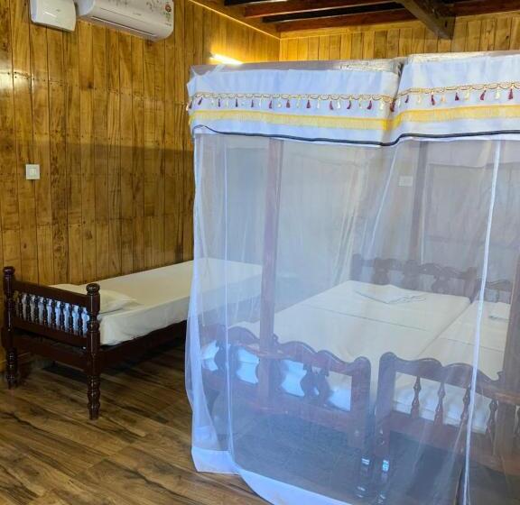 Номер Deluxe Вид на Озеро, Malayalam Lake Resort