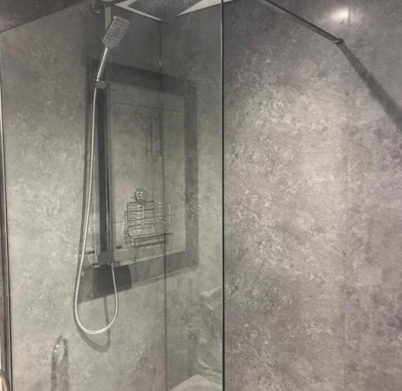 デラックススイート, The Lion