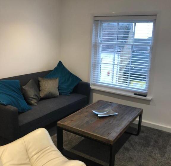 デラックススイート, The Lion