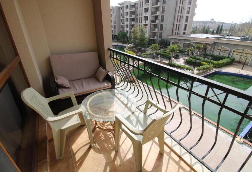 إستديو قياسى مطل على حمام السباحة, Menada Apartments In Cascadas