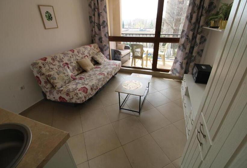 Студио Стандарт Вид на Бассейн, Menada Apartments In Cascadas