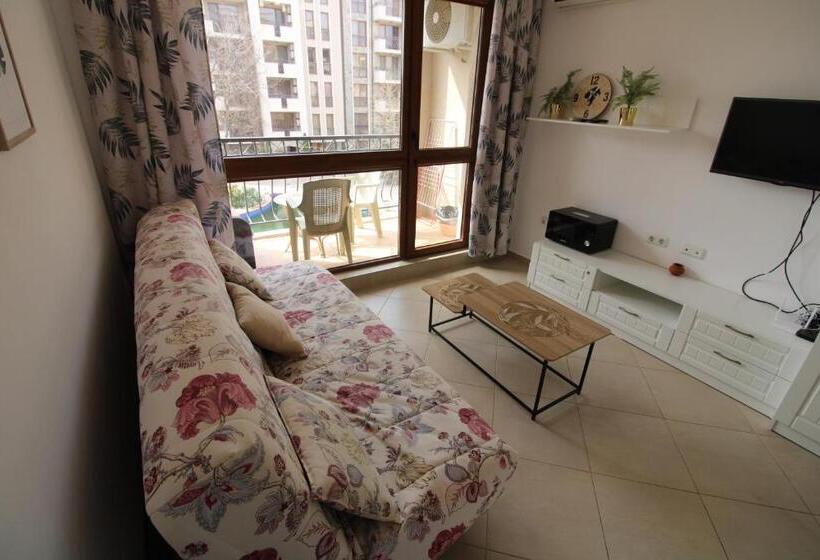 إستديو قياسى مطل على حمام السباحة, Menada Apartments In Cascadas