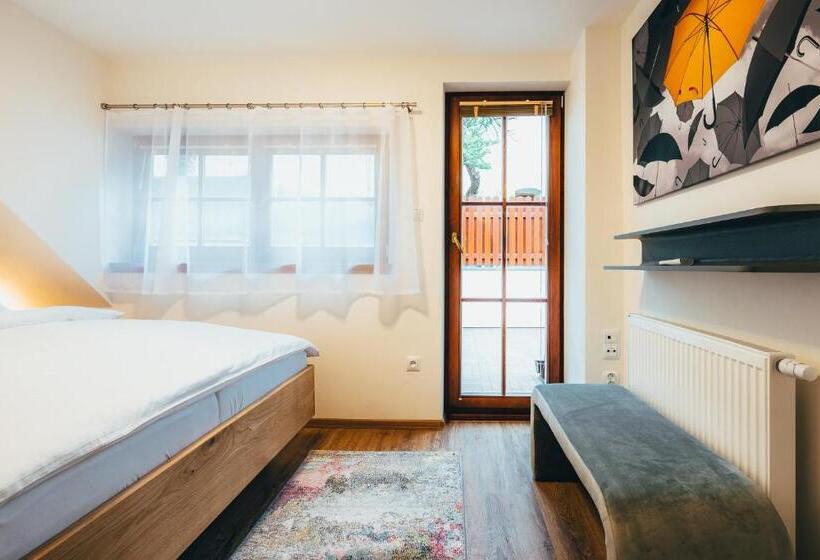 Apartament 1 Dormitori amb Terrassa, Penzion Tilia