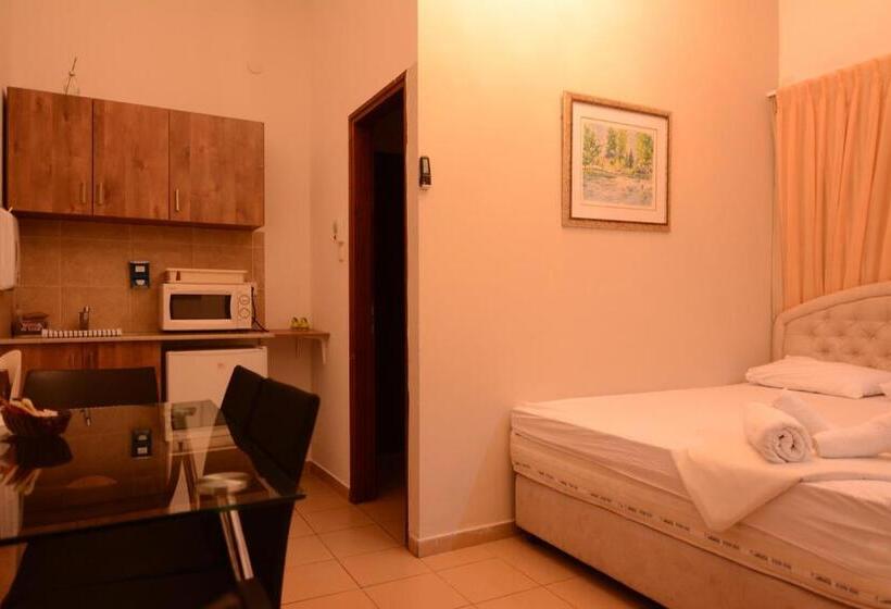 Номер Стандарт Трехместный, Loui Talpiot