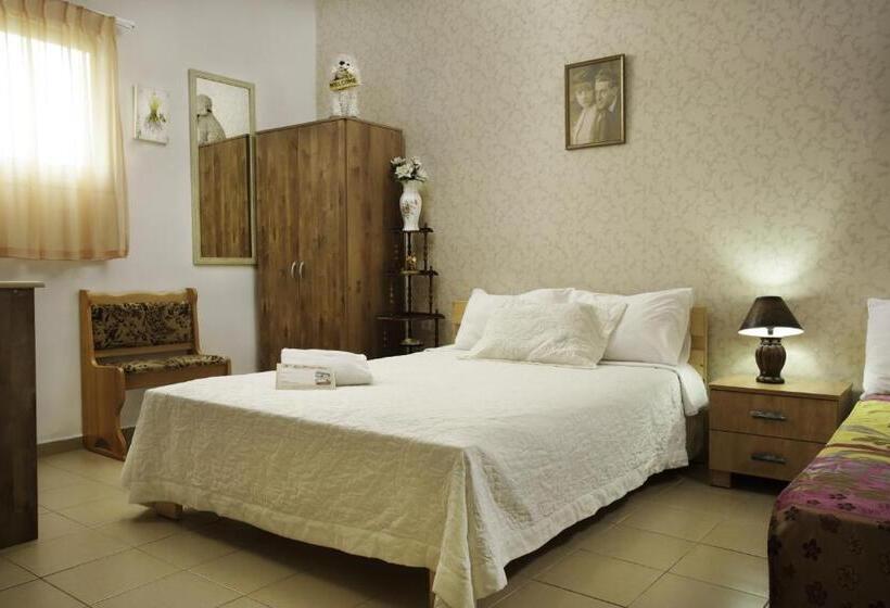 Номер Стандарт Трехместный, Loui Talpiot