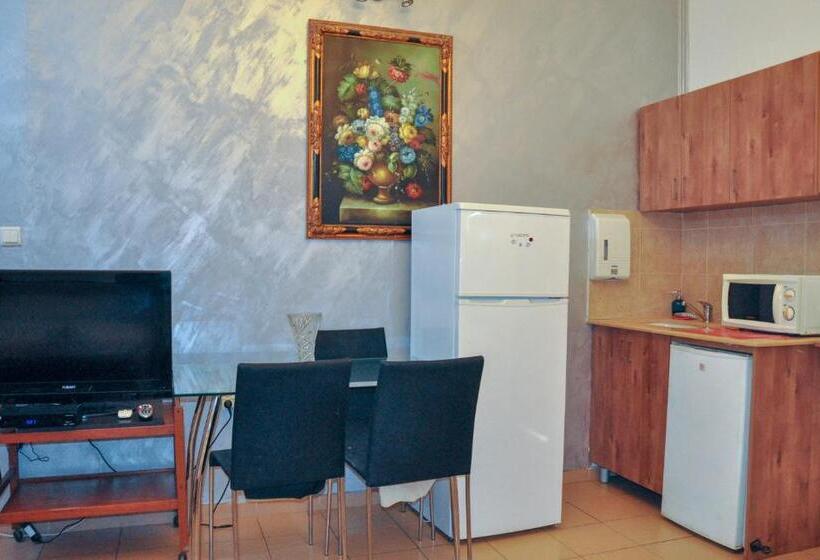 Семейное Студио, Loui Talpiot