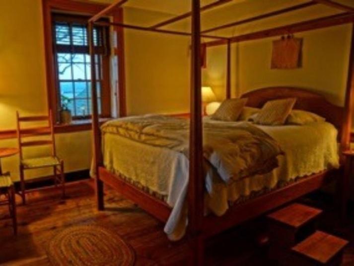 高品质的四人房间, Brownstone Colonial Inn