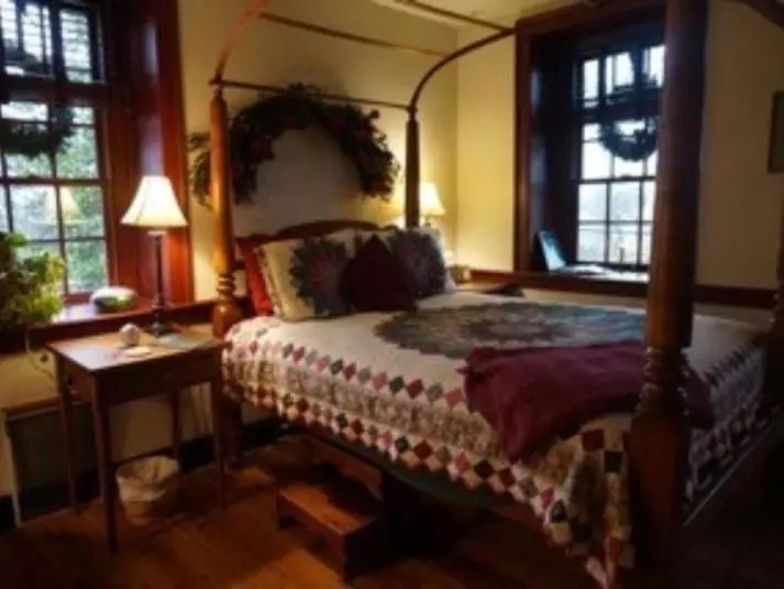 スタンダードトリプルルーム, Brownstone Colonial Inn