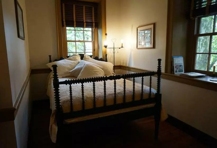 プレミアム４ベッドルーム, Brownstone Colonial Inn