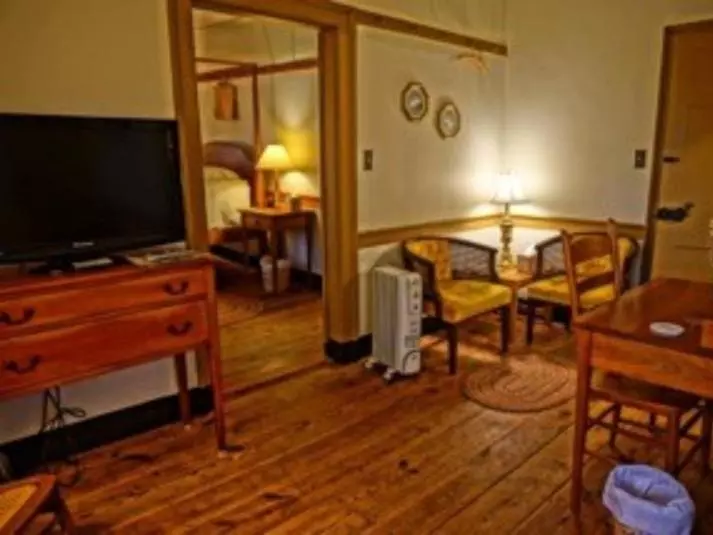 プレミアム４ベッドルーム, Brownstone Colonial Inn