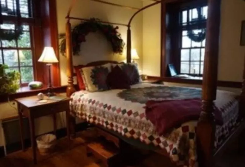 スタンダードトリプルルーム, Brownstone Colonial Inn