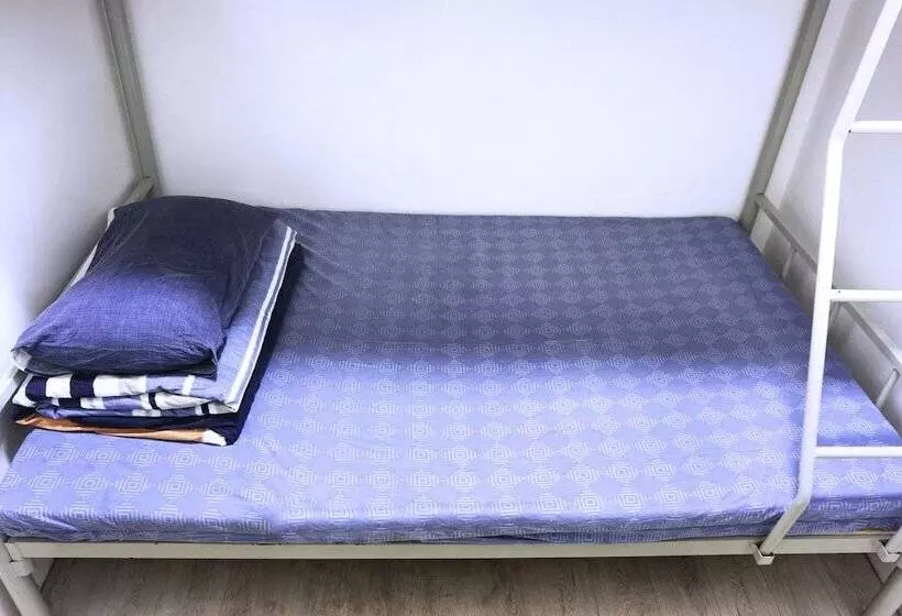 اتاق ساده سه‌ نفره, Greendili Backpackers Hostel