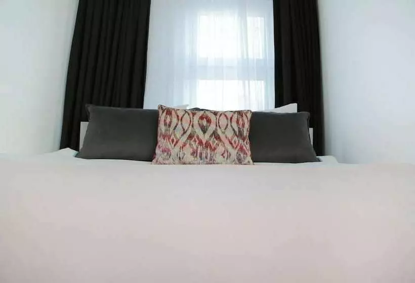 バルコニー付スイート, Bayer