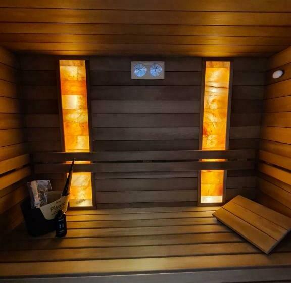 اتاق استاندارد سه نفره, Bali Colosseum