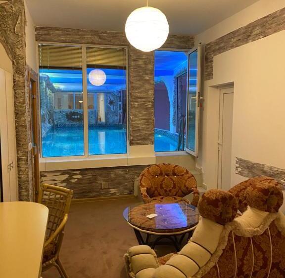 سوییت جونیور, Bali Colosseum