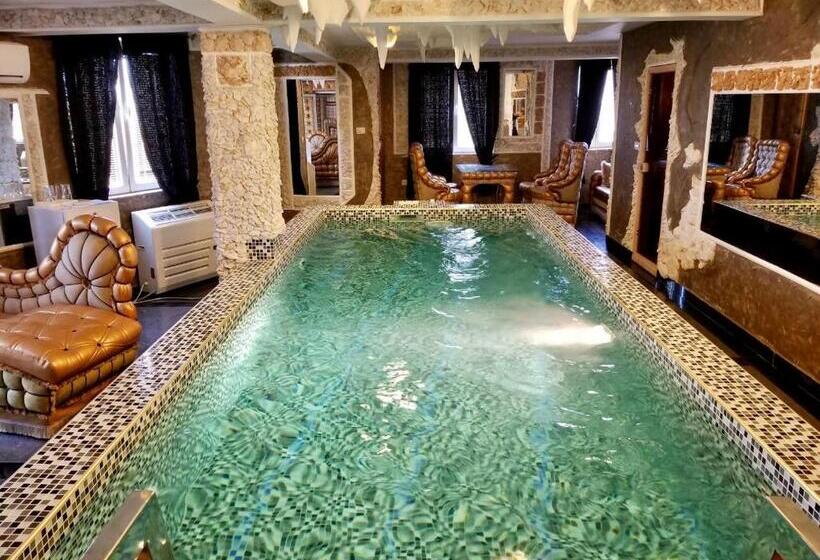 سوییت با استخر, Bali Colosseum