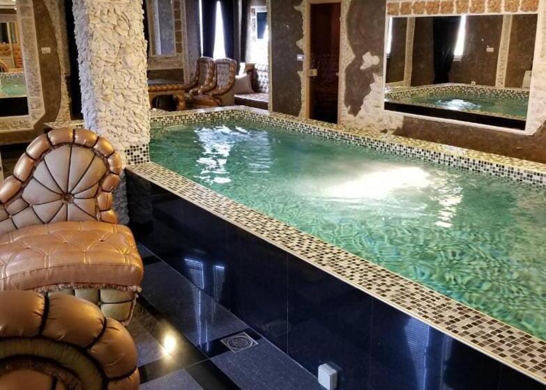 سوییت با استخر, Bali Colosseum