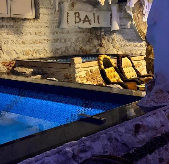 سوئیت رویال, Bali Colosseum