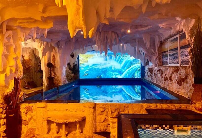 سوئیت رویال, Bali Colosseum