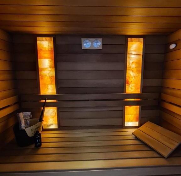 اتاق پریمیوم چهارنفره, Bali Colosseum