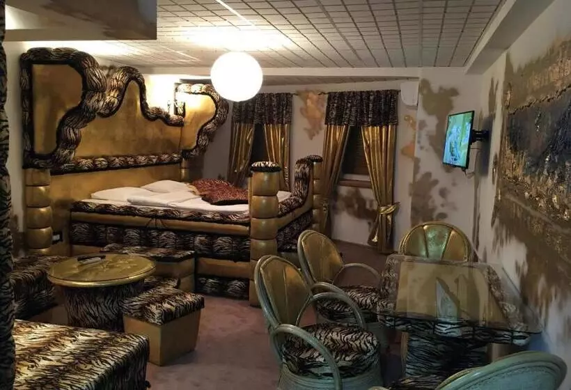 اتاق پریمیوم چهارنفره, Bali Colosseum