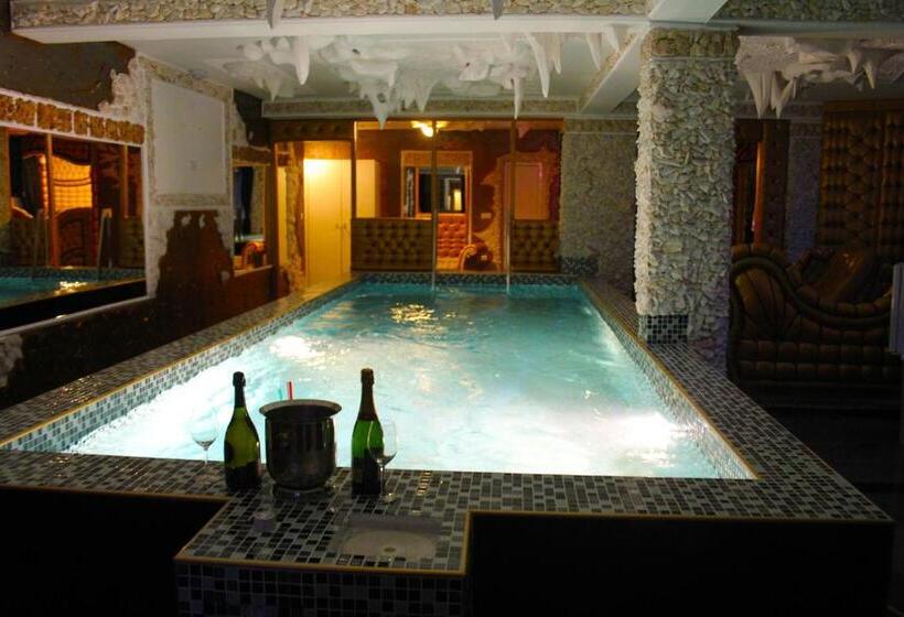 سوییت با استخر, Bali Colosseum