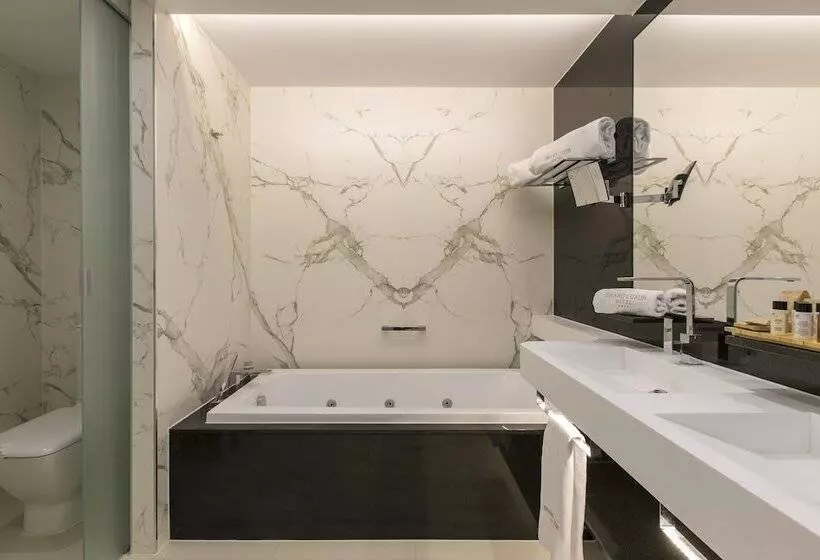 オーシャンビューのプレミアムルーム。, Four Points by Sheraton Costa Blanca Resort