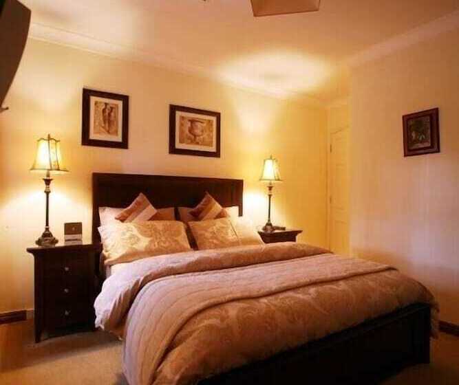 标准单人间, Almara House