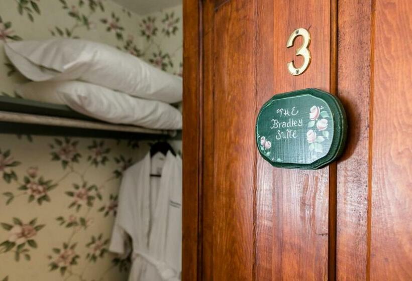 جناح ديلوكس, The Babcock House