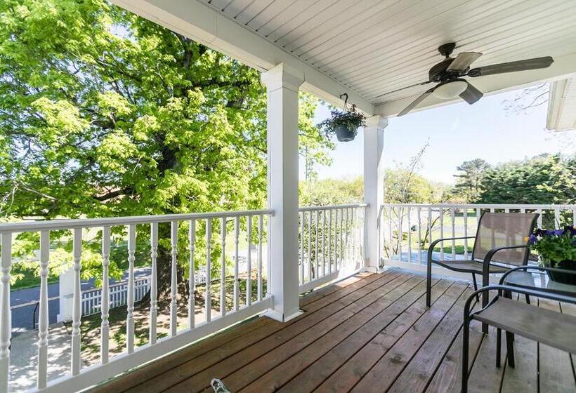 غرفة ديلوكس, The Babcock House